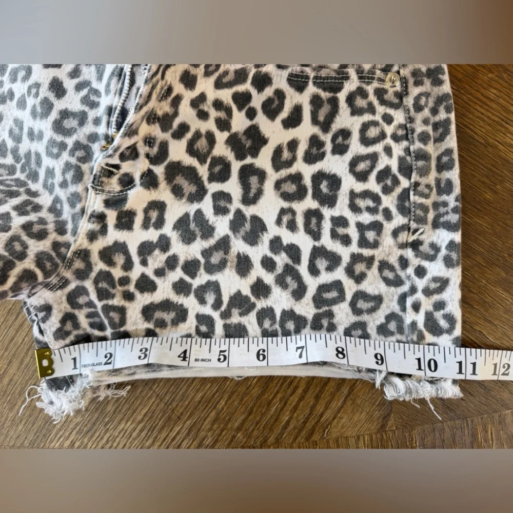 GOOD AMERICAN Animal Print Black/White Shorts 4/27 preowned - Picture 6 of 16